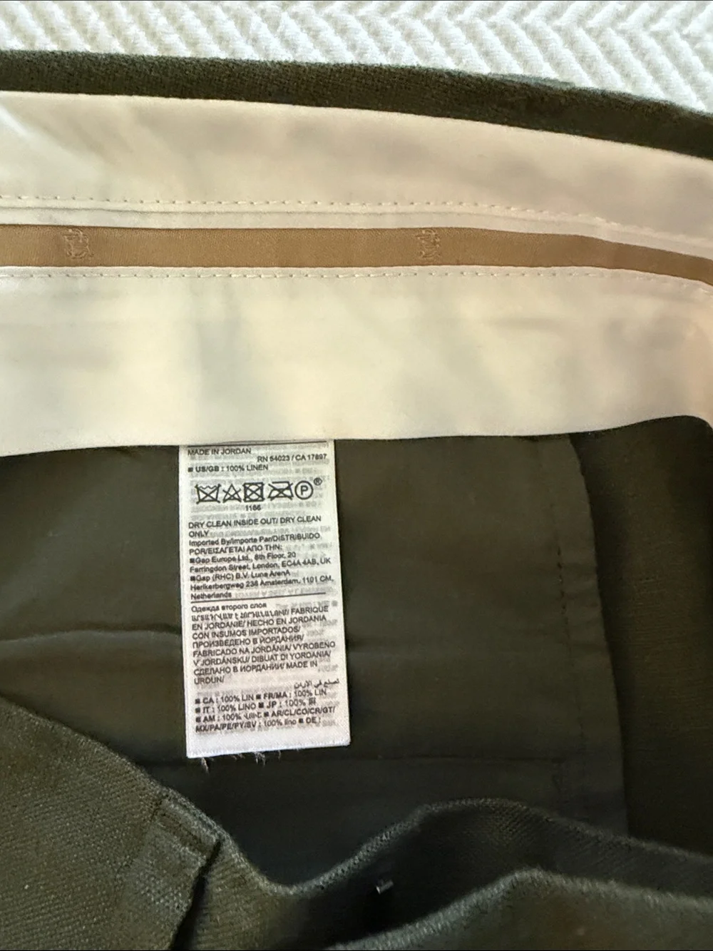 Banana Republic Palma Linen Pleated shorts in Olive Green